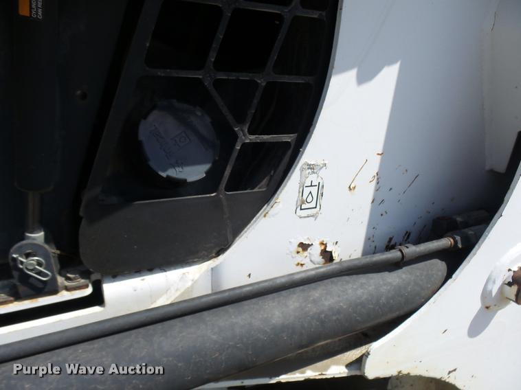 image for item K1875 2002 Bobcat T200 skid steer