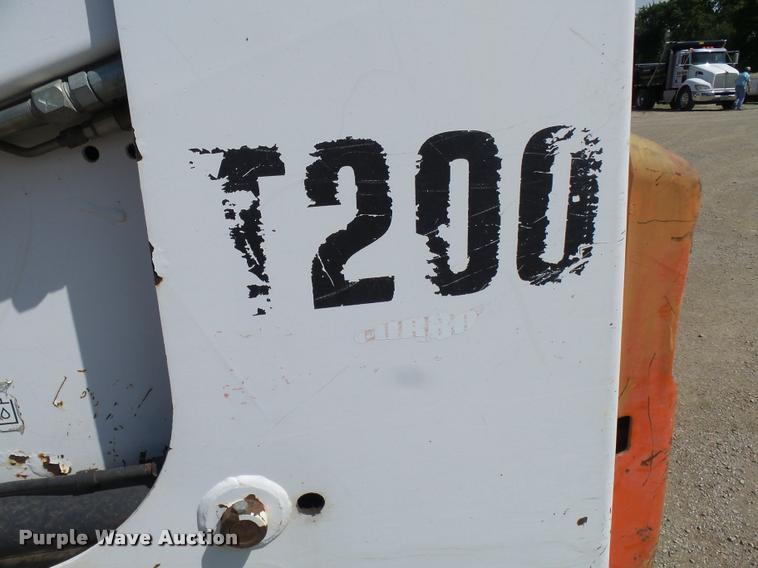 image for item K1875 2002 Bobcat T200 skid steer