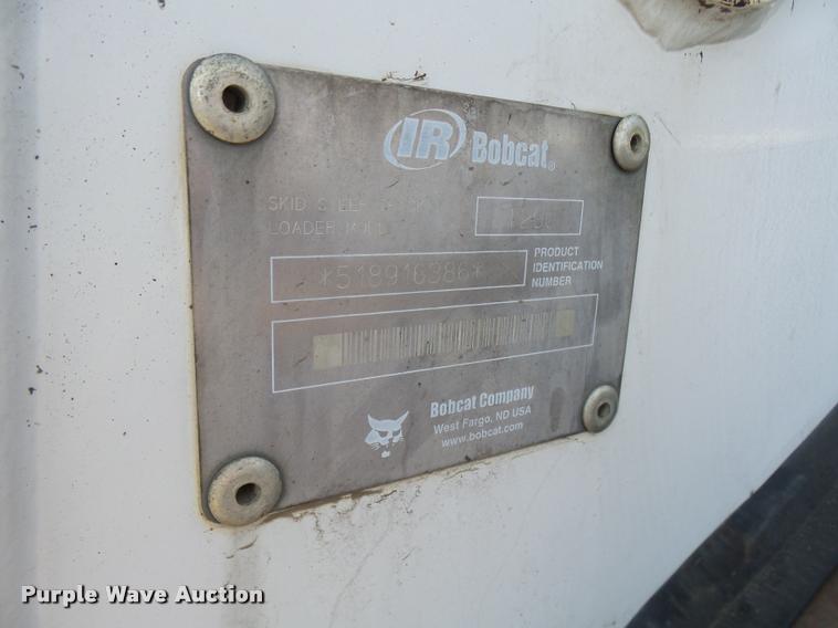 image for item K1875 2002 Bobcat T200 skid steer