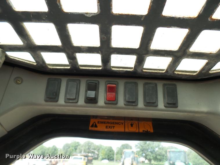 image for item K1875 2002 Bobcat T200 skid steer