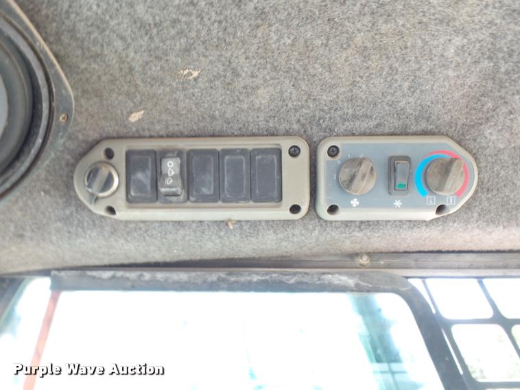 image for item K1875 2002 Bobcat T200 skid steer