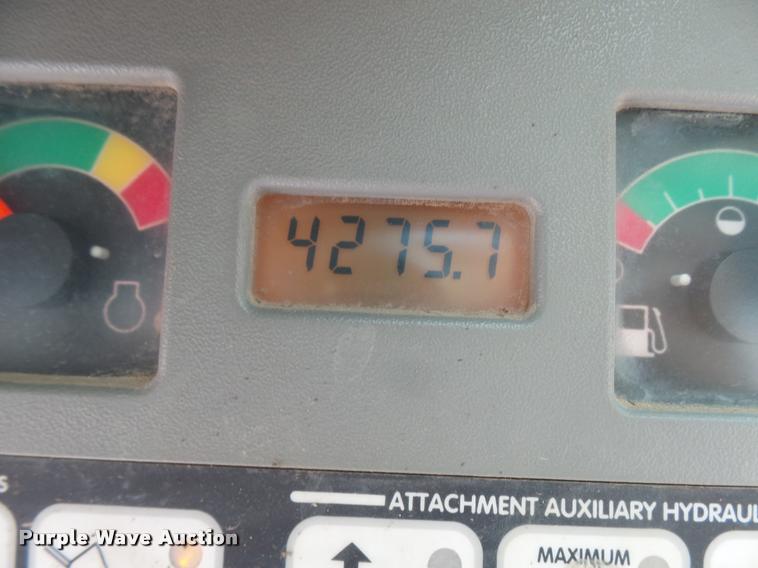 image for item K1875 2002 Bobcat T200 skid steer