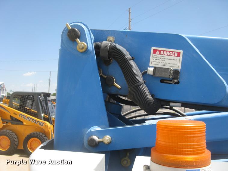 image for item L2310 2001 Genie Z-34/22N boom lift