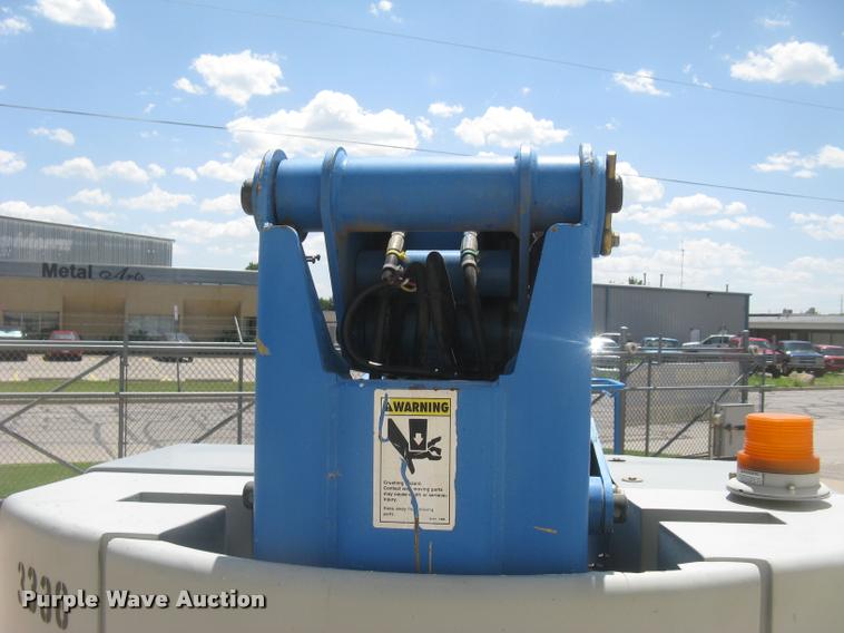 image for item L2310 2001 Genie Z-34/22N boom lift