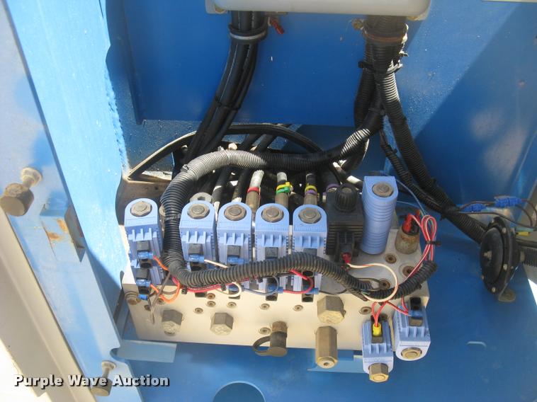 image for item L2310 2001 Genie Z-34/22N boom lift