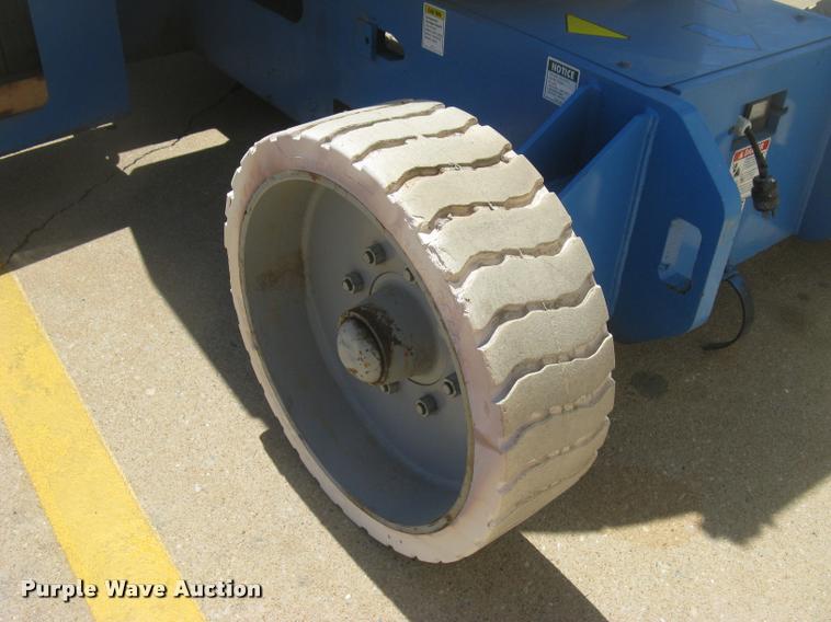 image for item L2310 2001 Genie Z-34/22N boom lift