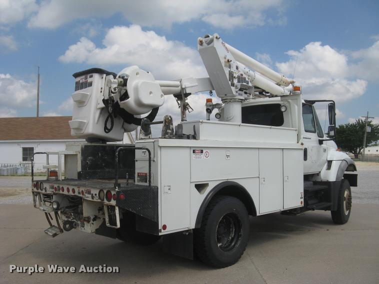 image for item L2311 2007 International 7300 bucket truck