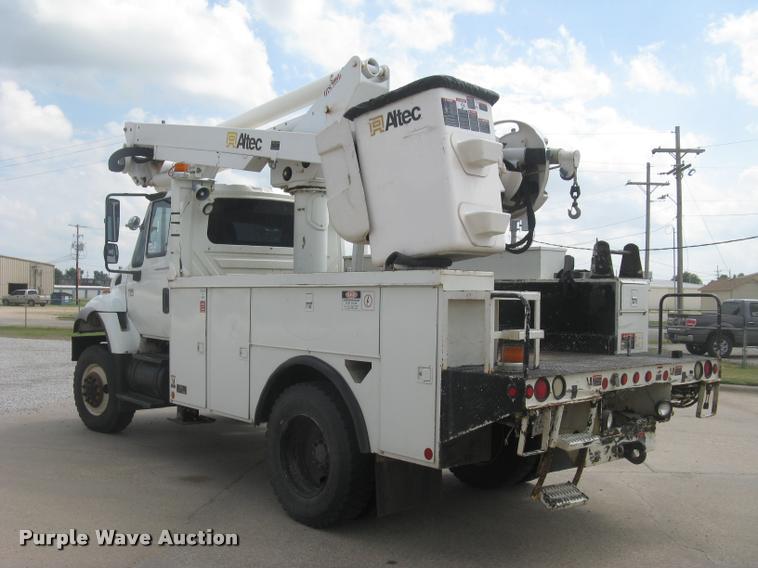 image for item L2311 2007 International 7300 bucket truck