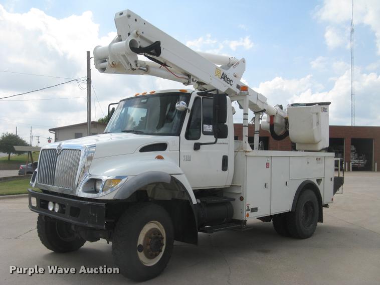 image for item L2311 2007 International 7300 bucket truck