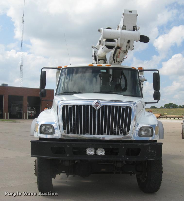 image for item L2311 2007 International 7300 bucket truck