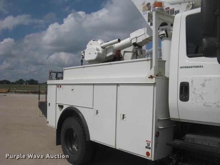 image for item L2311 2007 International 7300 bucket truck
