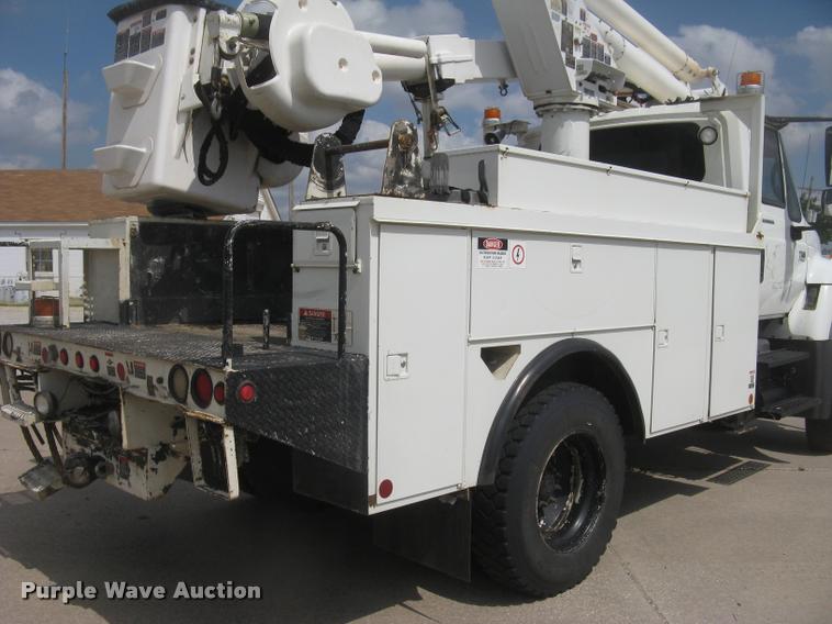 image for item L2311 2007 International 7300 bucket truck