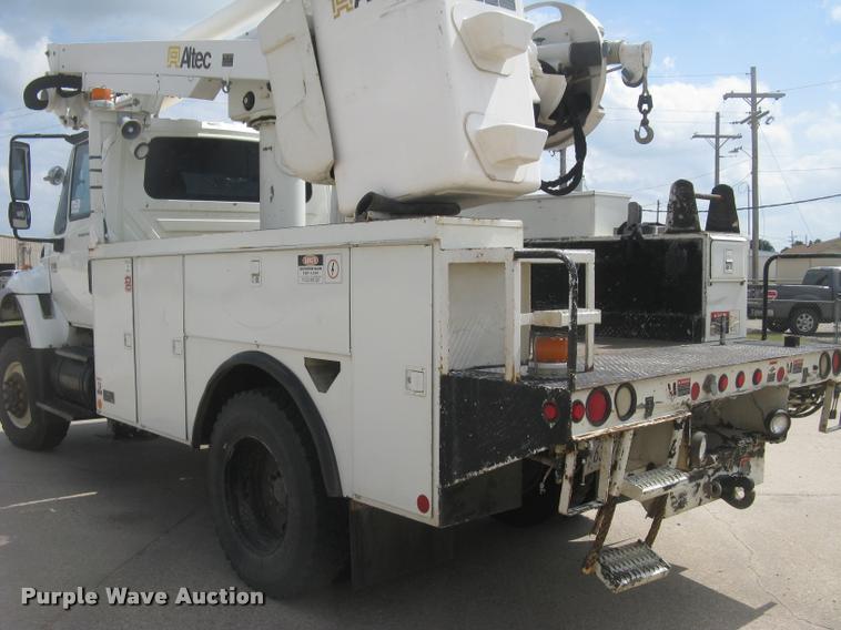 image for item L2311 2007 International 7300 bucket truck