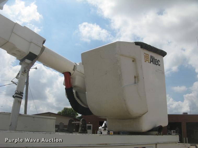 image for item L2311 2007 International 7300 bucket truck