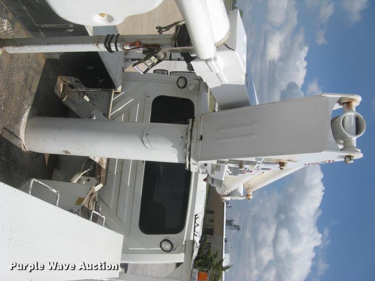 image for item L2311 2007 International 7300 bucket truck