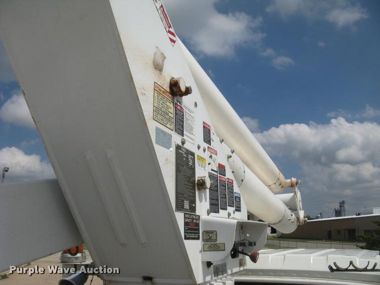 image for item L2311 2007 International 7300 bucket truck