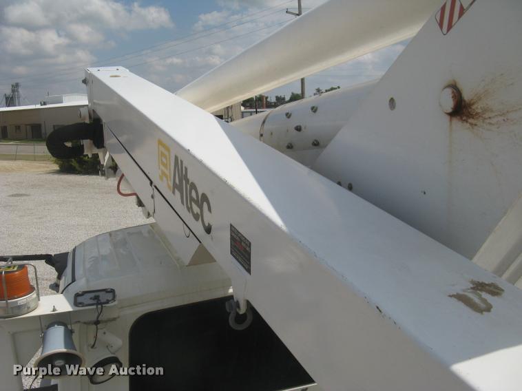 image for item L2311 2007 International 7300 bucket truck