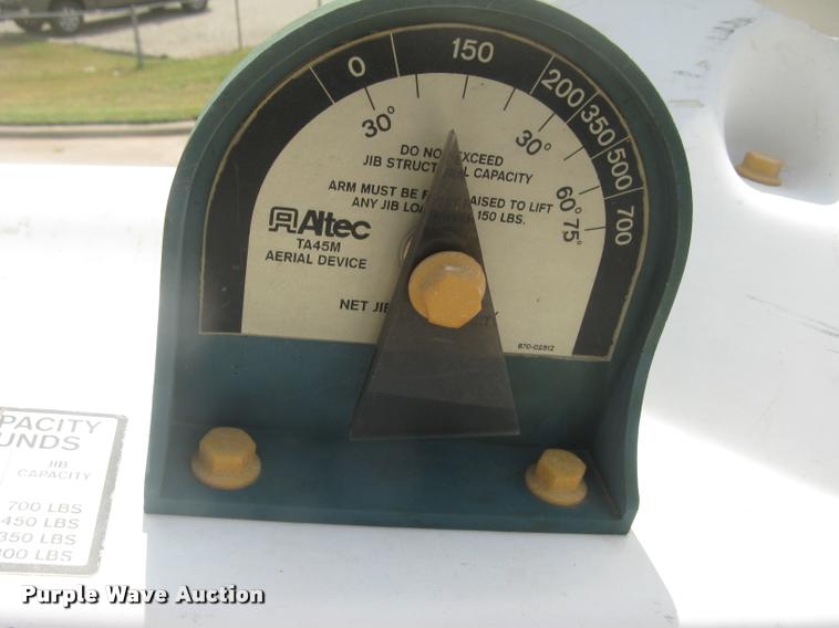 image for item L2311 2007 International 7300 bucket truck