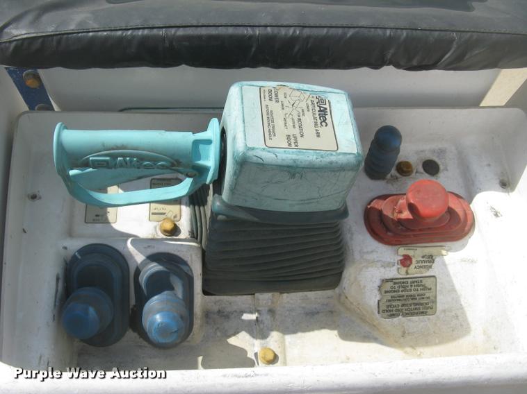 image for item L2311 2007 International 7300 bucket truck