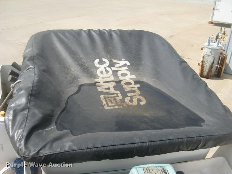 image for item L2311 2007 International 7300 bucket truck