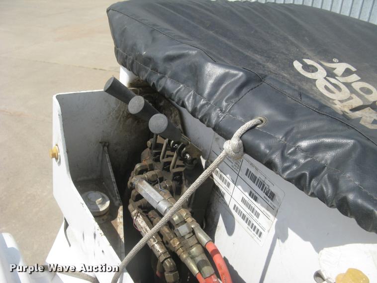 image for item L2311 2007 International 7300 bucket truck