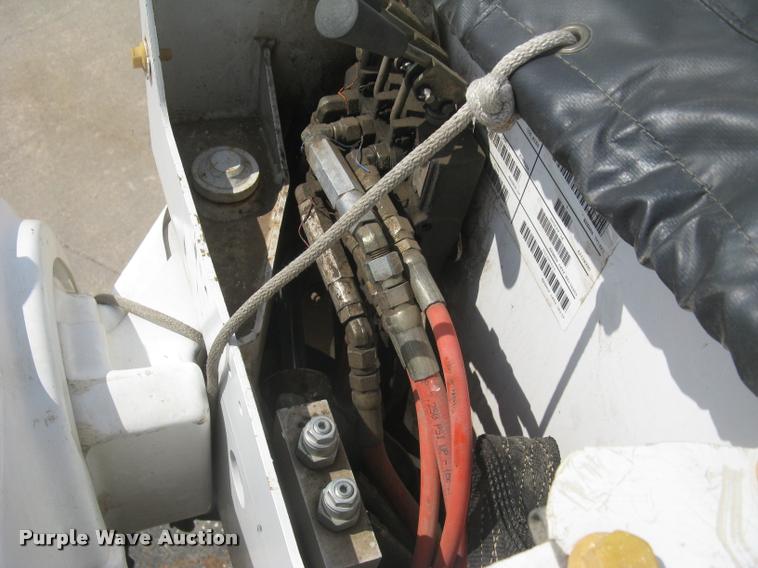 image for item L2311 2007 International 7300 bucket truck