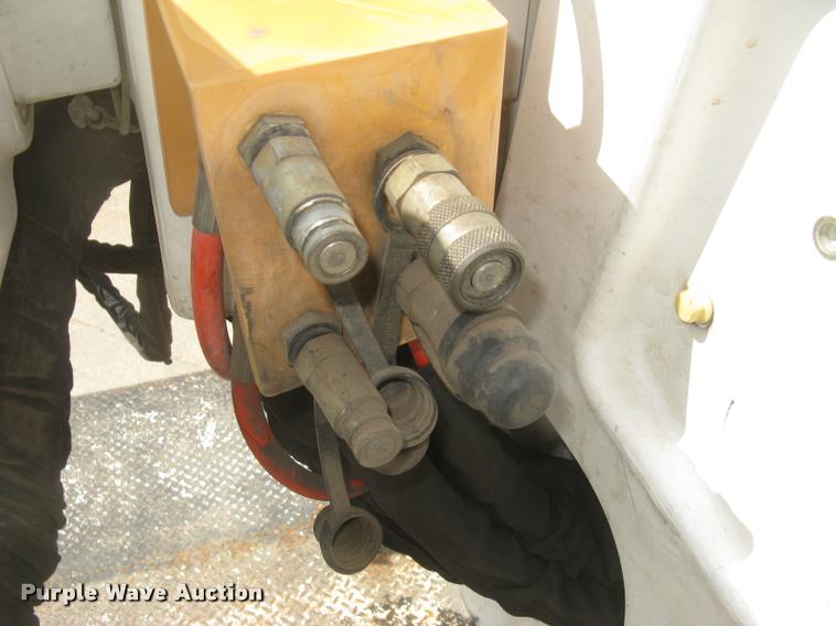 image for item L2311 2007 International 7300 bucket truck