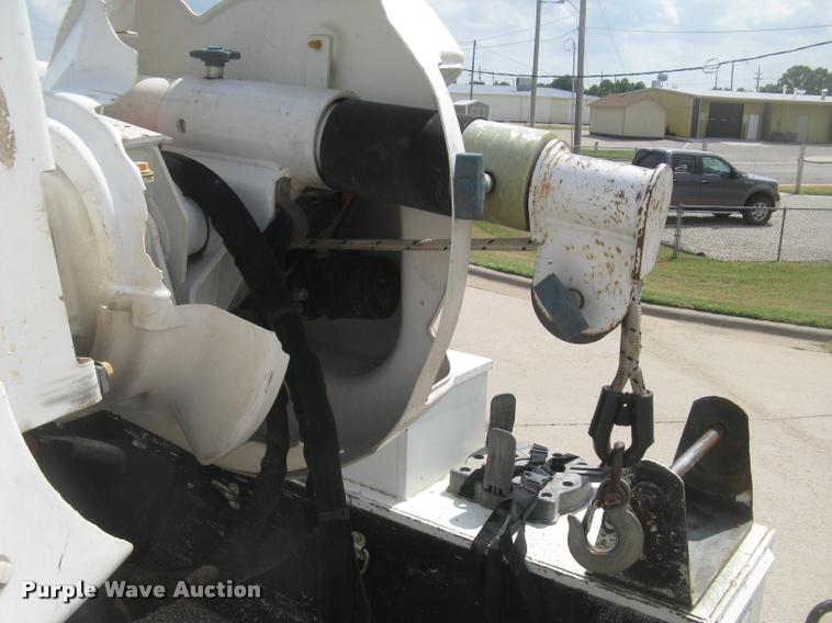 image for item L2311 2007 International 7300 bucket truck