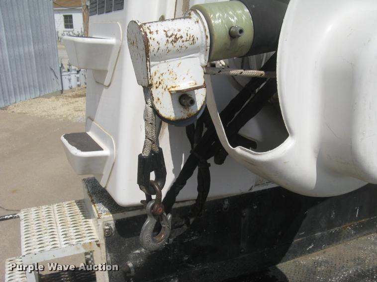 image for item L2311 2007 International 7300 bucket truck