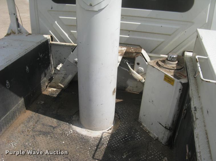 image for item L2311 2007 International 7300 bucket truck