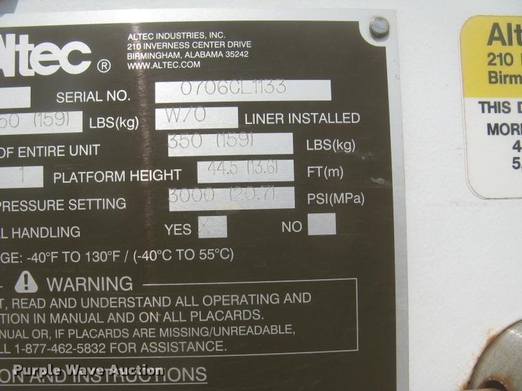 image for item L2311 2007 International 7300 bucket truck