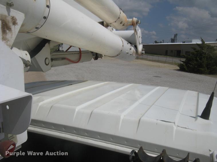 image for item L2311 2007 International 7300 bucket truck