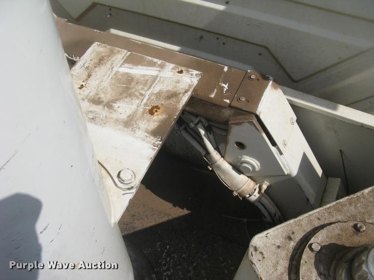 image for item L2311 2007 International 7300 bucket truck