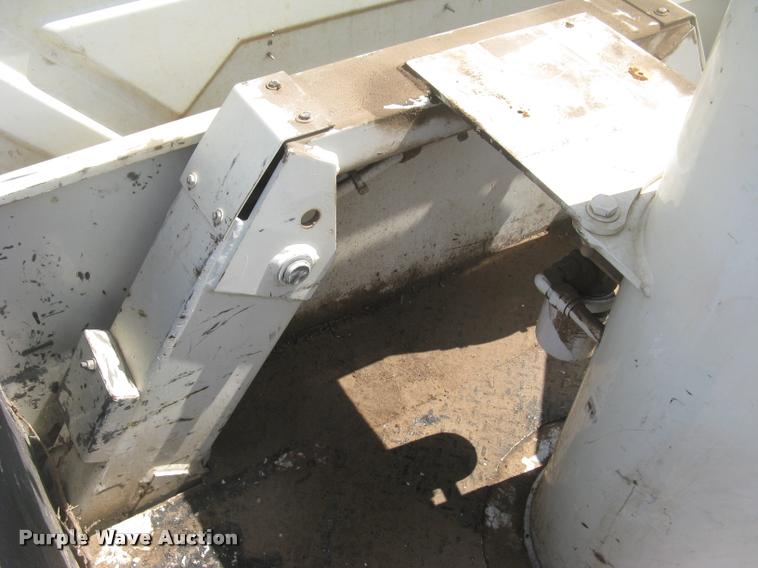 image for item L2311 2007 International 7300 bucket truck