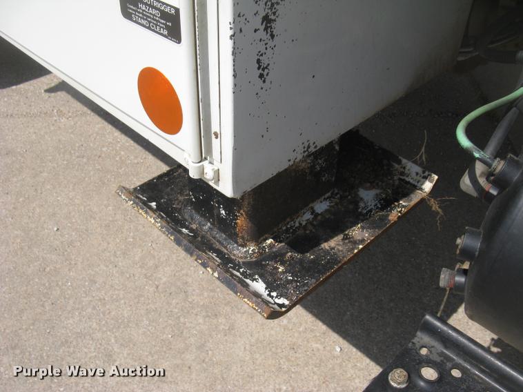 image for item L2311 2007 International 7300 bucket truck