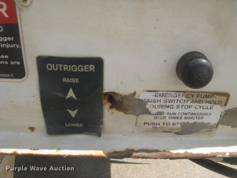 image for item L2311 2007 International 7300 bucket truck