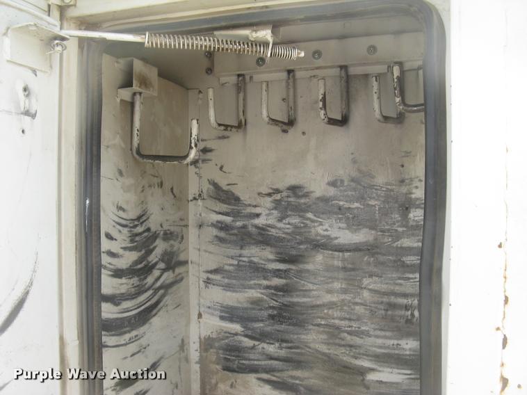 image for item L2311 2007 International 7300 bucket truck