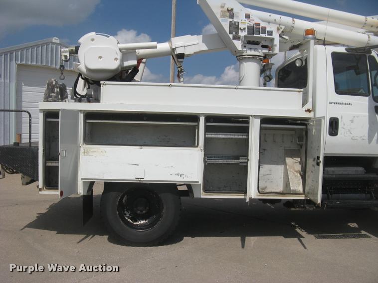 image for item L2311 2007 International 7300 bucket truck