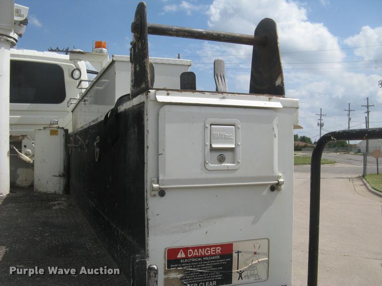 image for item L2311 2007 International 7300 bucket truck