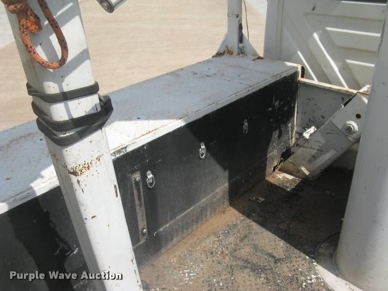 image for item L2311 2007 International 7300 bucket truck