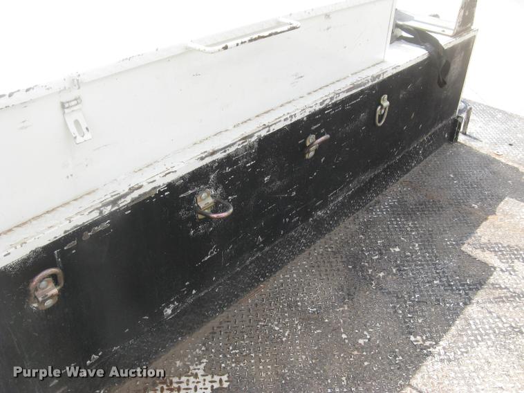 image for item L2311 2007 International 7300 bucket truck