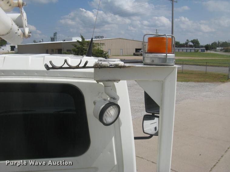 image for item L2311 2007 International 7300 bucket truck