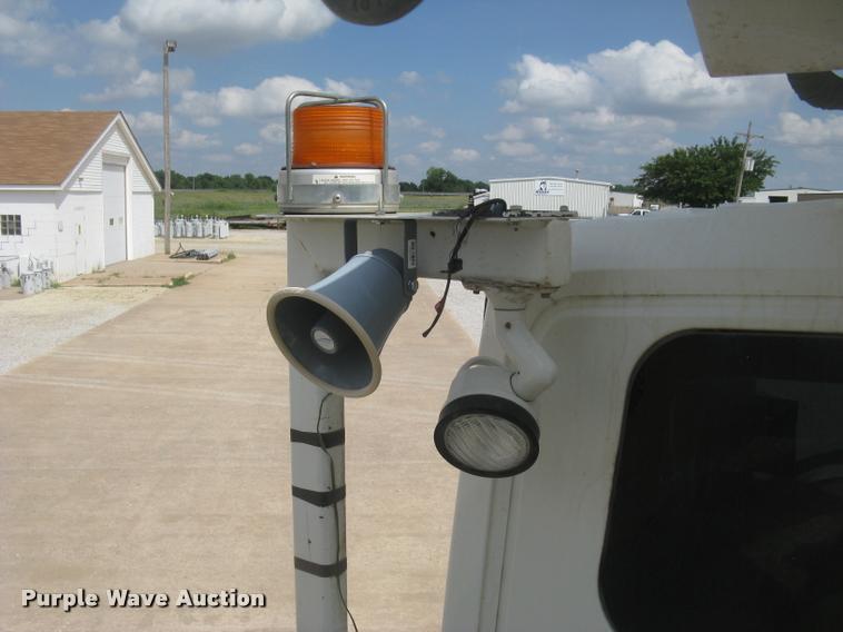 image for item L2311 2007 International 7300 bucket truck