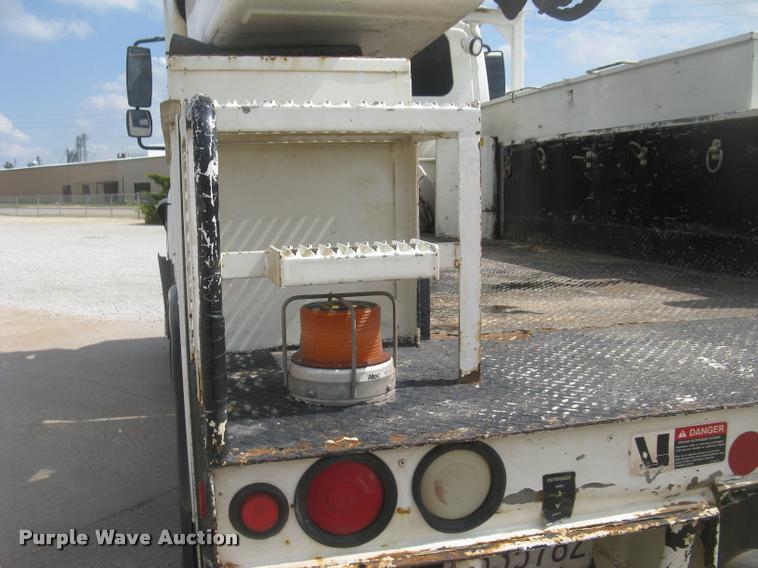 image for item L2311 2007 International 7300 bucket truck