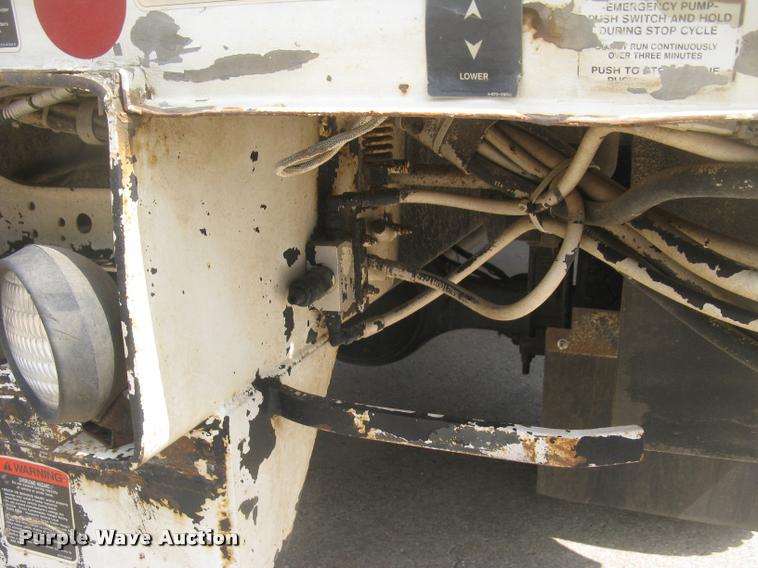 image for item L2311 2007 International 7300 bucket truck