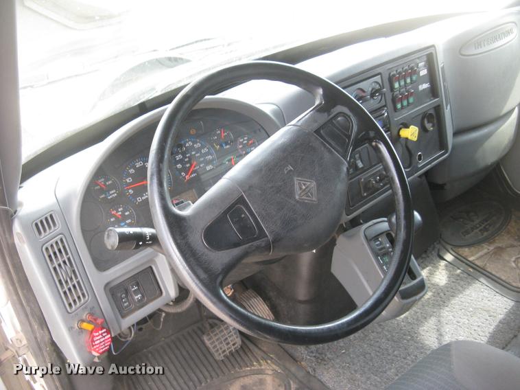 image for item L2311 2007 International 7300 bucket truck