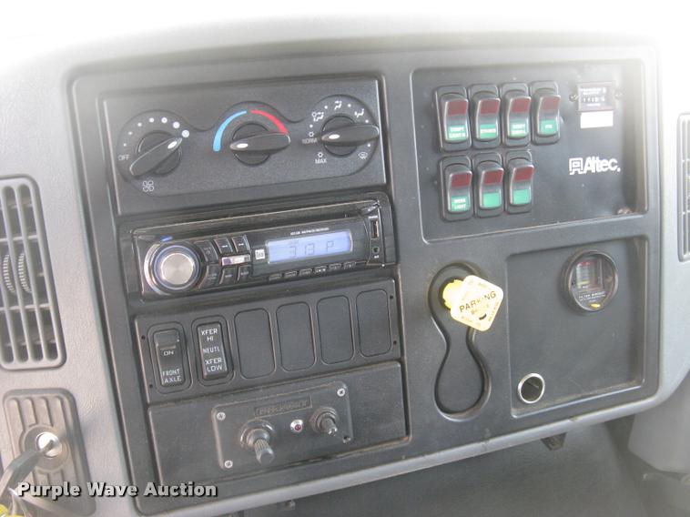 image for item L2311 2007 International 7300 bucket truck