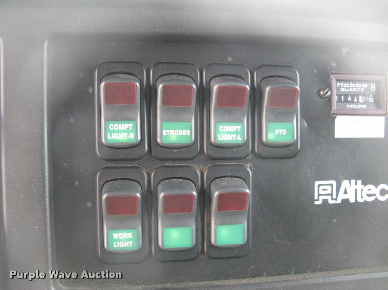 image for item L2311 2007 International 7300 bucket truck