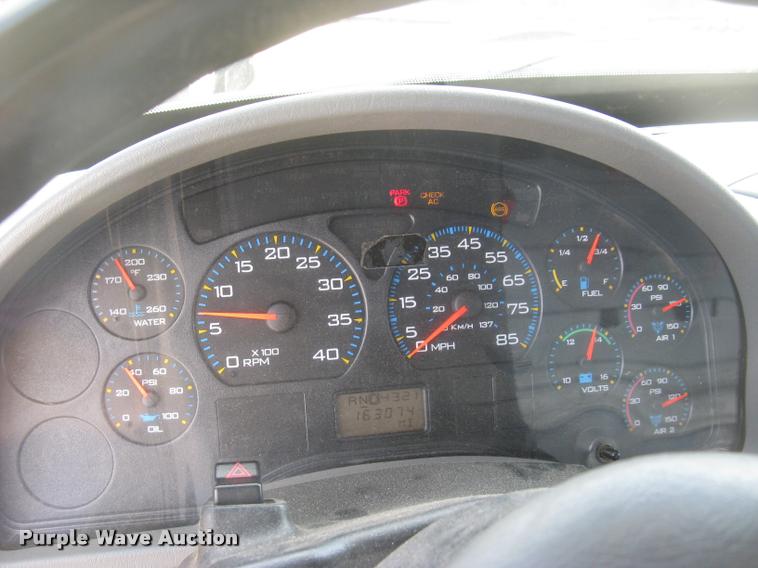 image for item L2311 2007 International 7300 bucket truck