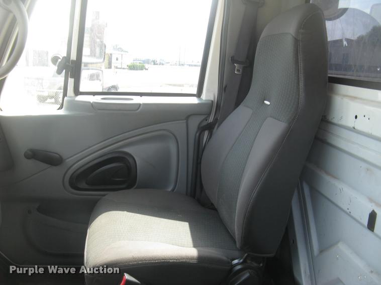 image for item L2311 2007 International 7300 bucket truck